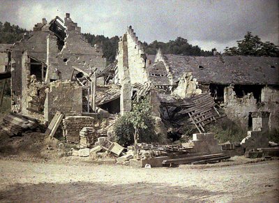 Zerstörte Häuser, Pommiers, Aisne, Frankreich, 1917 von Fernand Cuville